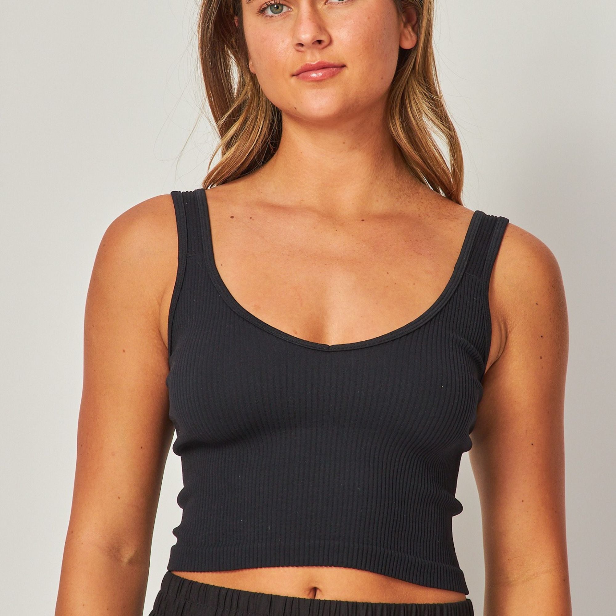 Outlaw V Rib Crop